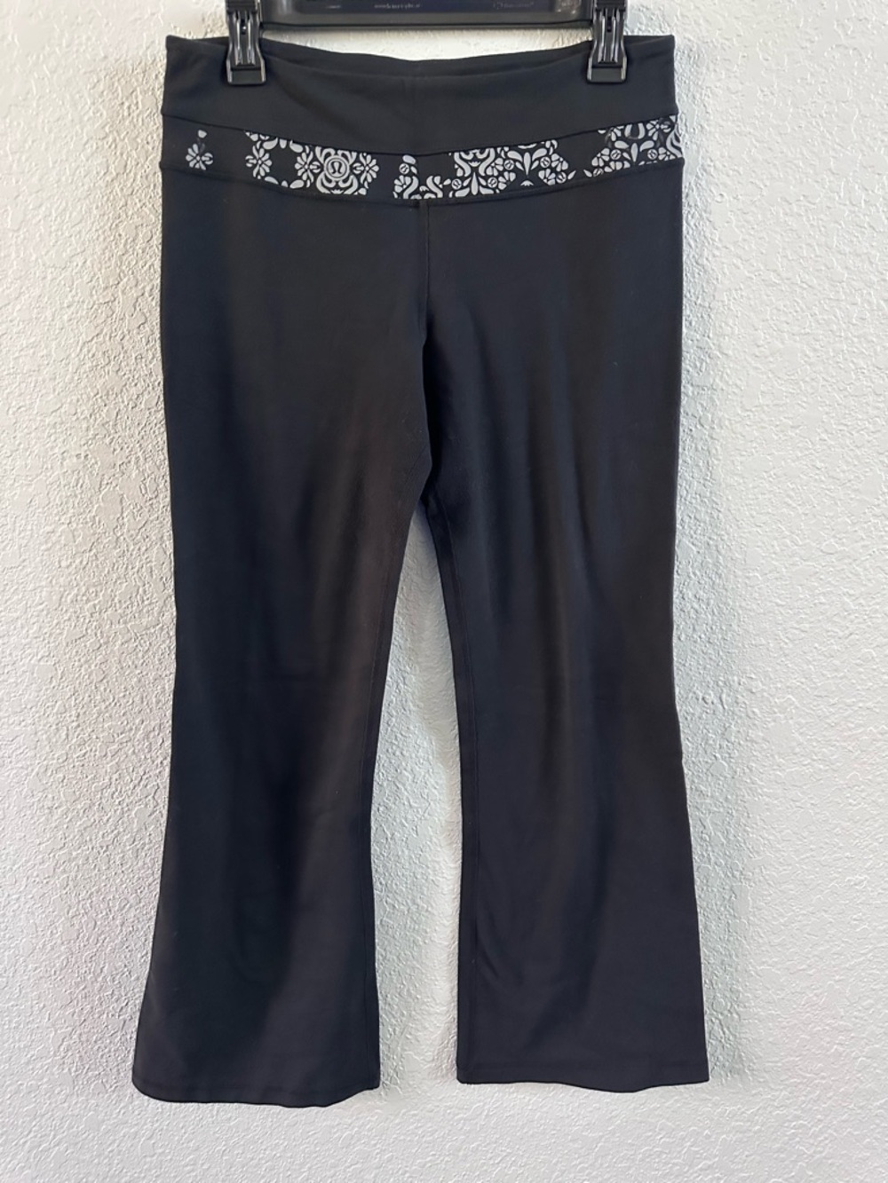 Lululemon Flare Yoga Pants Black Printed Waistband Size 8